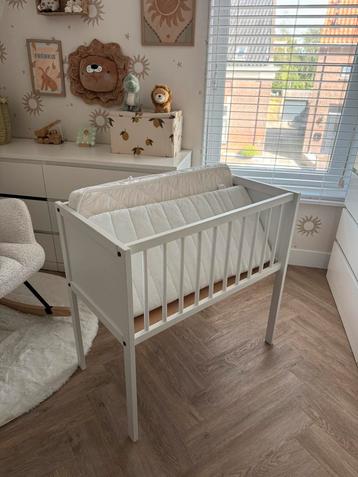 Wieg/ledikant Jill inclusief 2 matrassen beschikbaar voor biedingen
