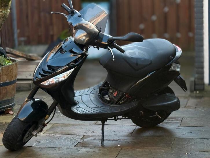 Piaggio zip 180cc op gele plaat uk style zip, Fietsen en Brommers, Scooters | Piaggio, Gebruikt, Zip, Benzine, Ophalen