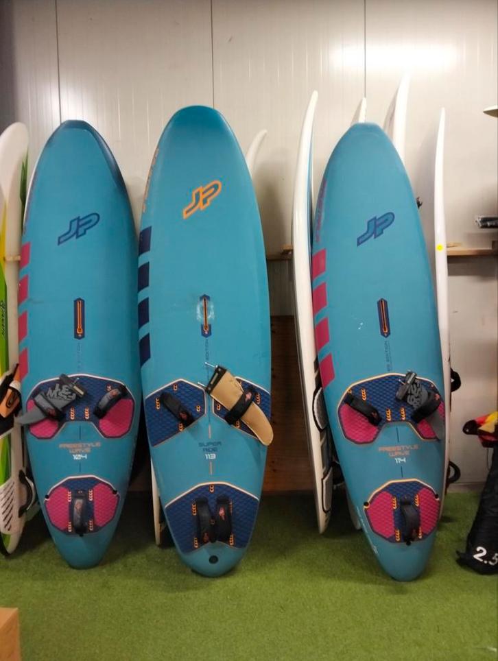 JP.  Freestyle wave 104 ltr 2022 € 650,--, Watersport en Boten, Windsurfen, Gebruikt, Plank, Minder dan 250 cm, Met vin(nen), Ophalen