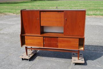 Vintage teak kast beschikbaar voor biedingen