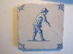 een 17e eeuwse tegel met een golfspeler, Ophalen of Verzenden