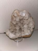 Bergkristal geode uit Marokko incl. houdertje, Verzamelen, Ophalen of Verzenden, Mineraal