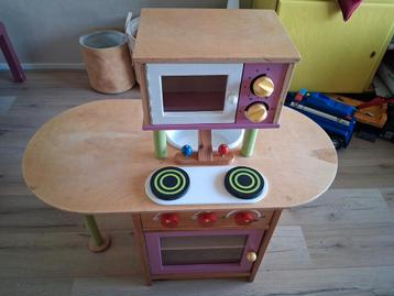 Leuke vrolijke keuken beschikbaar voor biedingen
