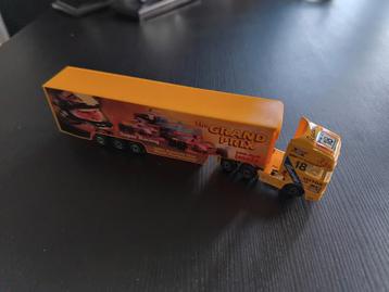 Vrachtwagen met aanhanger in schaal 1/87 H0 beschikbaar voor biedingen