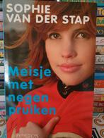 Sophie van der Stap - Meisje met negen pruiken, Ophalen of Verzenden, Zo goed als nieuw, Sophie van der Stap