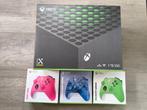 Xbox Series X 1TB + 4 controllers + doos (zomer 2023), Spelcomputers en Games, Spelcomputers | Xbox One, Ophalen, Zo goed als nieuw