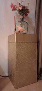 Goudkleurige Decoratiezuil, Huis en Inrichting, Tafels | Bijzettafels, Ophalen, Overige materialen, Minder dan 55 cm, Gebruikt