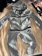 Nike Tech mt 98/104, Ophalen of Verzenden, Zo goed als nieuw, Jongen of Meisje, Trui of Vest