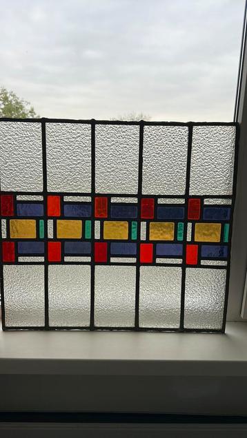 Antiek glas in lood raam met mooie kleuren beschikbaar voor biedingen