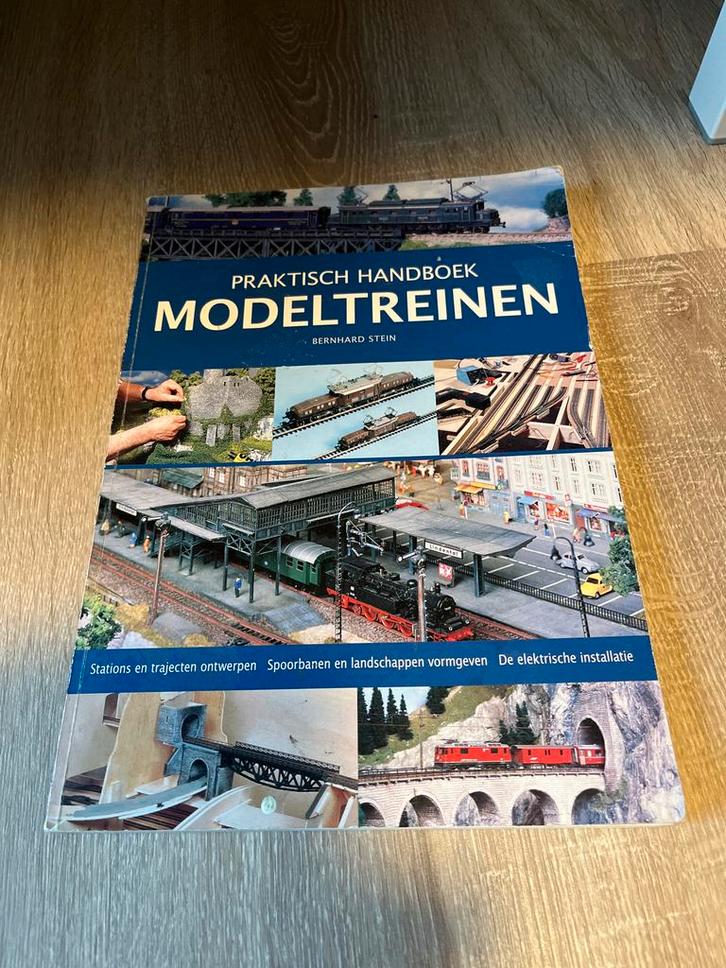 Praktisch Handboek Modeltreinen - Bernhard Stein, Hobby en Vrije tijd, Modeltreinen | H0, Ophalen of Verzenden