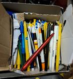 Schoenendoos met balpennen pennen reclame pennen, Verzamelen, Overige merken, Gebruikt, Balpen, Ophalen of Verzenden