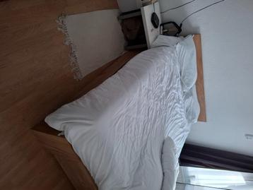 Houten bed 140x200 beschikbaar voor biedingen
