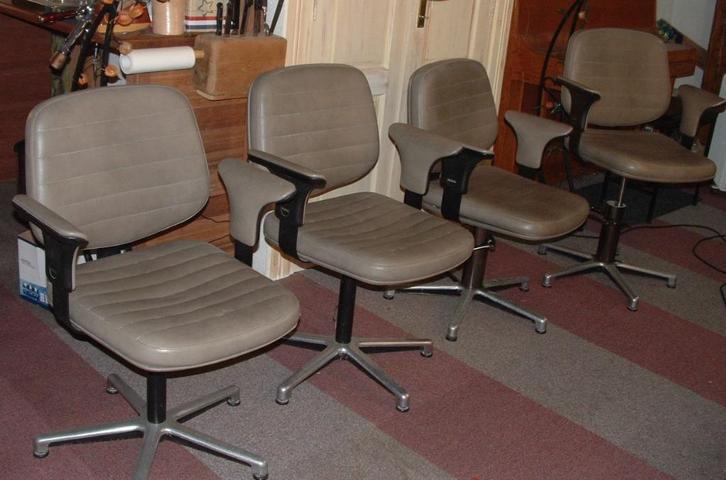 4x Indola stoel kapperstoel, 2 keer trappomp fauteuil, Huis en Inrichting, Fauteuils, Gebruikt, Leer, 50 tot 75 cm, Minder dan 75 cm
