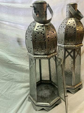 Set van 2 metalen lantaarns beschikbaar voor biedingen