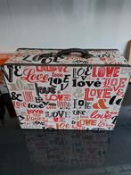 Kist,  koffertje  met tekst LOVE, Huis en Inrichting, Woonaccessoires | Kisten, Minder dan 50 cm, Kunststof, Minder dan 50 cm