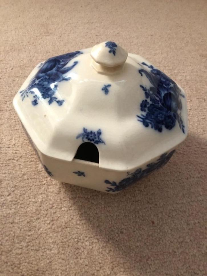 V&B Mettlach, serie "Haarlem", soepterrine, Huis en Inrichting, Keuken | Servies, Gebruikt, Schaal of Schalen, Overige stijlen