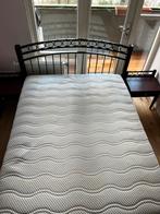 Een complete bed met goede en schonen matras en extrajes, Huis en Inrichting, Verzenden, Tweepersoons, Zo goed als nieuw, 200 cm