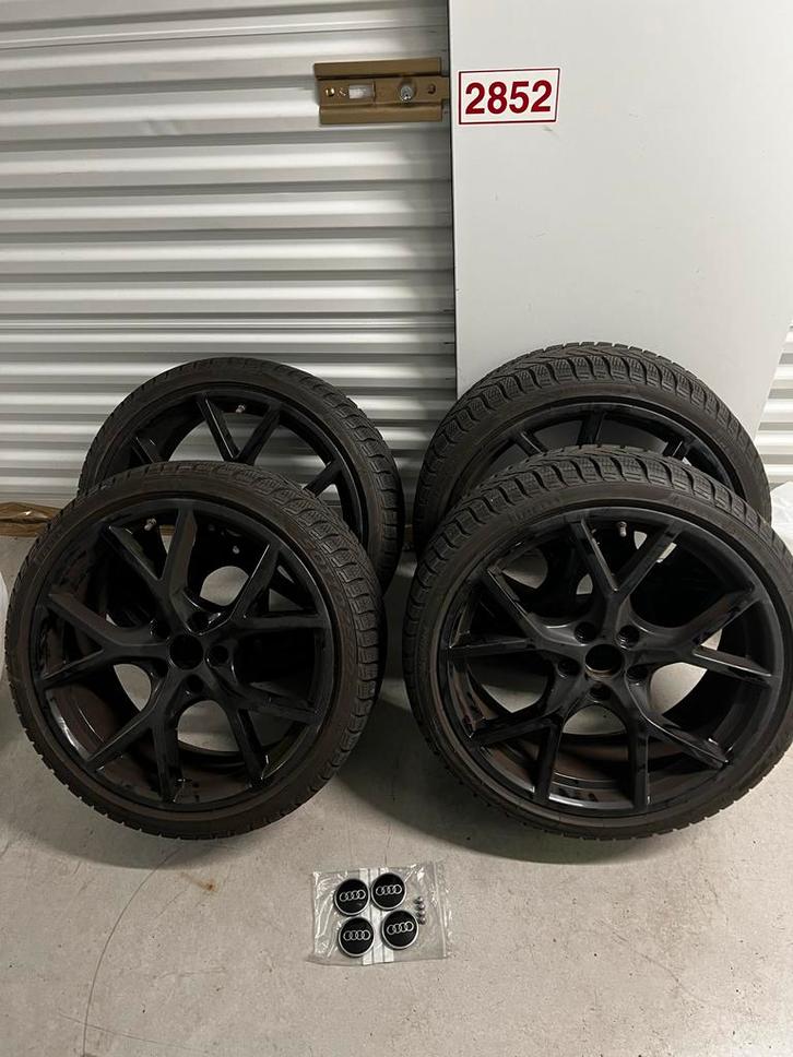 Originele Audi RS3 8Y velgen + winterbanden, Auto-onderdelen, Banden en Velgen, Banden en Velgen, Winterbanden, 19 inch, 235 mm