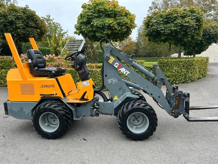 Giant D262S (bj 2009), Zakelijke goederen, Machines en Bouw | Kranen en Graafmachines, Wiellader of Shovel