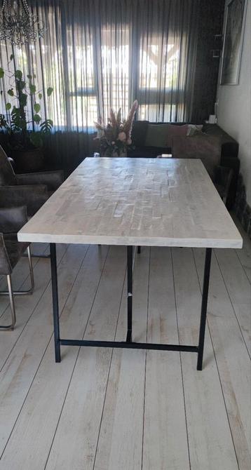 tafel  L 200  D100  H 79 beschikbaar voor biedingen