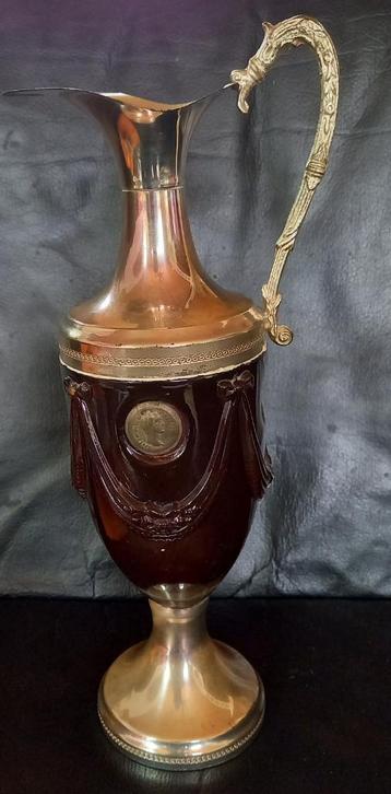 Oude wijnkaraf uit Italië beschikbaar voor biedingen