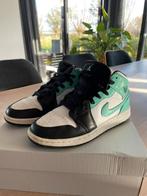 Nike Air Jordans 1 mid, mt 37,5, Gedragen, Ophalen of Verzenden, Sneakers of Gympen, Nike