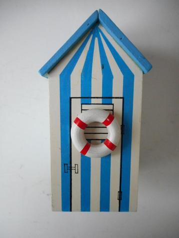 Spaarpot van hout. Klein houten strandhuisje strand zee   Le beschikbaar voor biedingen