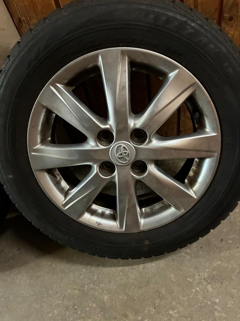 Banden en Velgen - Winterbanden Toyota, Auto-onderdelen, Banden en Velgen, Ophalen, Gebruikt, 15 inch, Banden en Velgen