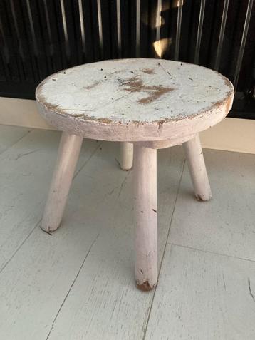 Brocante iud sleets krukje vensterbankkrukje beschikbaar voor biedingen