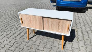 Witte dressoir / tv meubel met schuifdeurtjes beschikbaar voor biedingen