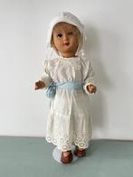 Antieke pop / brocante. Bewegende ogen / witte kleding., Verzamelen, Poppen, Ophalen, Zo goed als nieuw, Pop