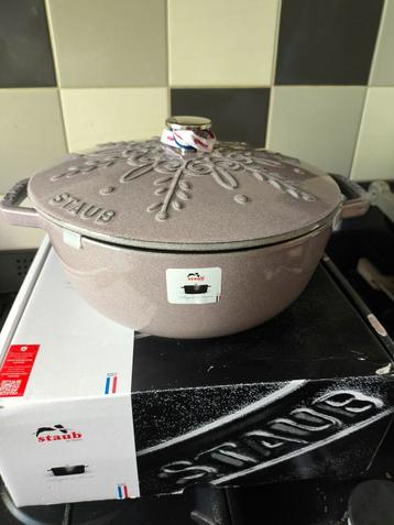 Staub la cocotte snowflake  beschikbaar voor biedingen