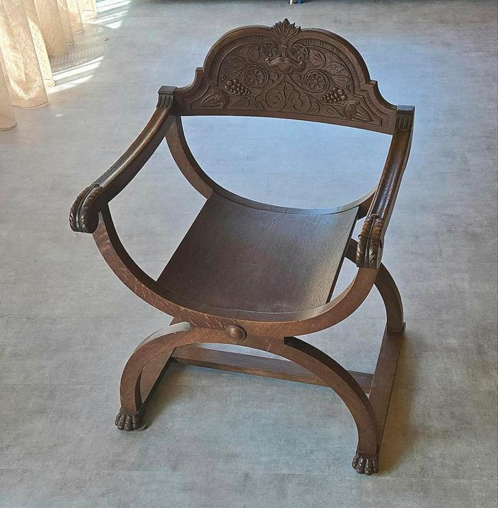 Antieke Curulische Stoel met Houtsnijwerk, Antiek en Kunst, Antiek | Meubels | Stoelen en Banken, Ophalen