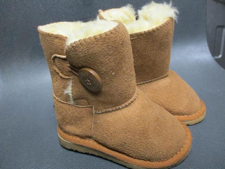 UGG AUSTRALIA Winterlaarsjes NIEUW maatje 23, Kinderen en Baby's, Kinderkleding | Schoenen en Sokken, Nieuw, Laarzen, Meisje, Ophalen of Verzenden