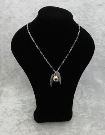 Ketting gouden snaai, zwerkbal zilver/goudkleur beschikbaar voor biedingen