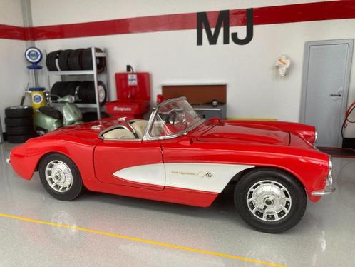 Chevrolet Corvette C1 (1957) 1:18 Bburago Rood MJ, Hobby en Vrije tijd, Modelauto's | 1:18, Zo goed als nieuw, Auto, Bburago, Ophalen of Verzenden