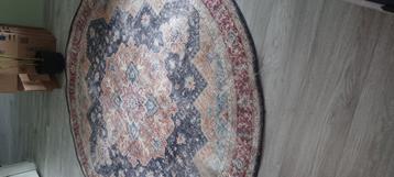 Vintage karpet  beschikbaar voor biedingen