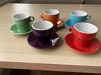5 kleurrijke koffiekopjes + schoteltjes, Overige stijlen, Kop(pen) en/of Schotel(s), Ophalen of Verzenden