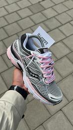 Saucony Omni 9 roze, Ophalen of Verzenden, Zo goed als nieuw, Roze, Sneakers of Gympen