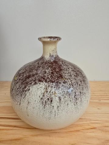 Vintage bruin/witte vaas jaren 70 beschikbaar voor biedingen