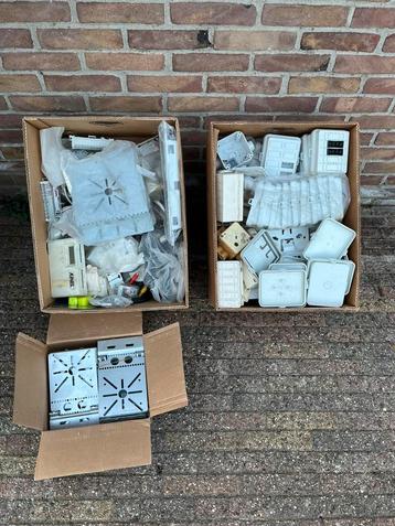 5 dozen vol diversen elektra  beschikbaar voor biedingen