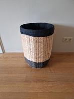 Rieten wasmand met zwarte accenten, Huis en Inrichting, Woonaccessoires | Prullenbakken, Gebruikt, 50 tot 75 cm, Ophalen of Verzenden