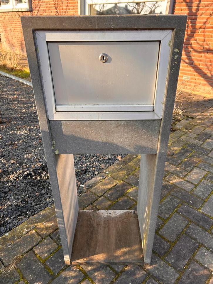 Hardstenen Brievenbus - Stijlvol en Duurzaam, Tuin en Terras, Brievenbussen, Gebruikt, Staande brievenbus, Hardsteen, Ophalen
