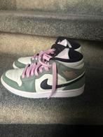 Nike jordan 1 mid Dutch Green maat 37,5, Kleding | Dames, Schoenen, Ophalen of Verzenden, Zo goed als nieuw, Groen, Sneakers of Gympen