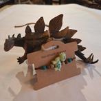 Stegosaurus dino met armband - Leuk cadeau!, Ophalen of Verzenden, Nieuw, Overige soorten, Beeldje of Figuurtje