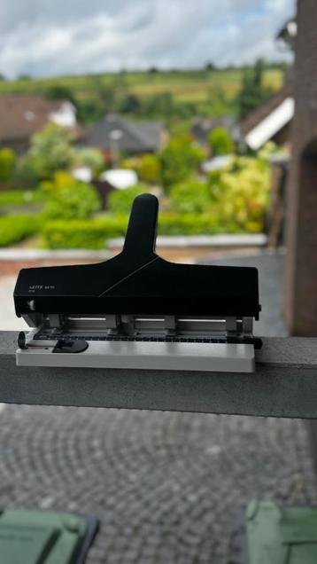 Leitz 4 gaats perforator beschikbaar voor biedingen