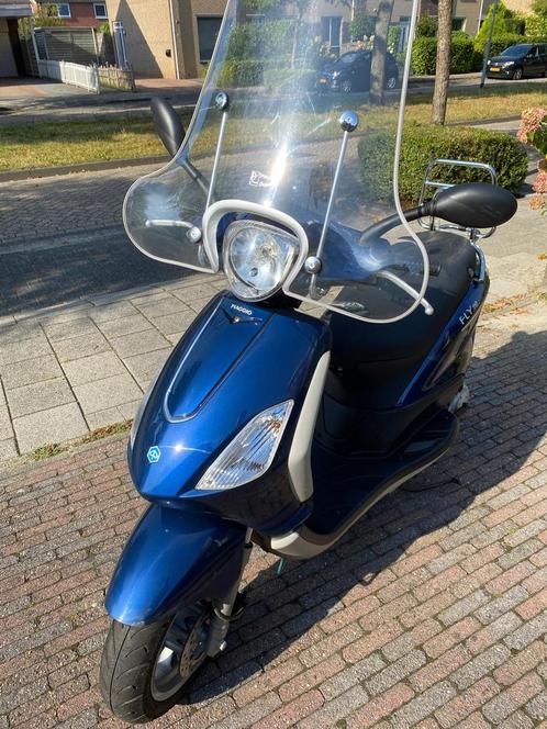 Piaggio fly 25, Fietsen en Brommers, Scooters | Piaggio, Zo goed als nieuw, Fly, Maximaal 25 km/u, Benzine, Ophalen