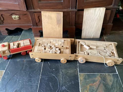 Houten speelgoed blokkenkar 2 stuks en vrachtwagen, Kinderen en Baby's, Speelgoed | Houten speelgoed, Gebruikt, Overige typen