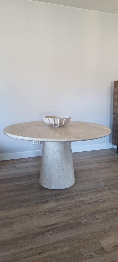 Ronde eettafel, Travertine 140cm diameter, Huis en Inrichting, Tafels | Eettafels, Nieuw, 100 tot 150 cm, 100 tot 150 cm, Vijf personen of meer