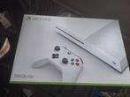 Xbox one S met doos, Spelcomputers en Games, Spelcomputers | Xbox One, Ophalen of Verzenden, Zo goed als nieuw, 1 TB, Met 2 controllers